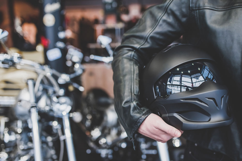 CÃ³mo desinfectar los guantes y el casco de la moto
