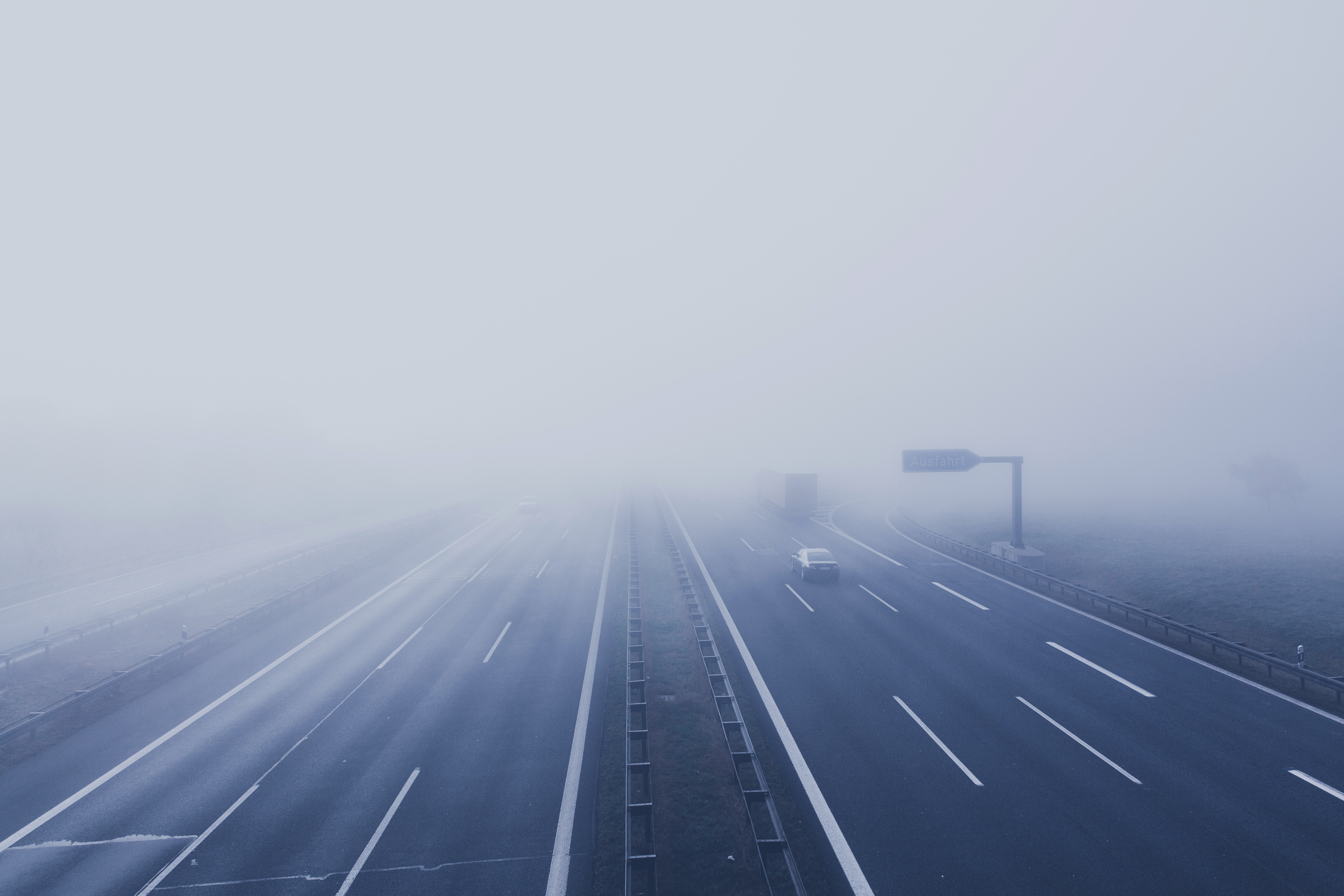 CÃ³mo conducir con niebla: Evita problemas con estos consejos